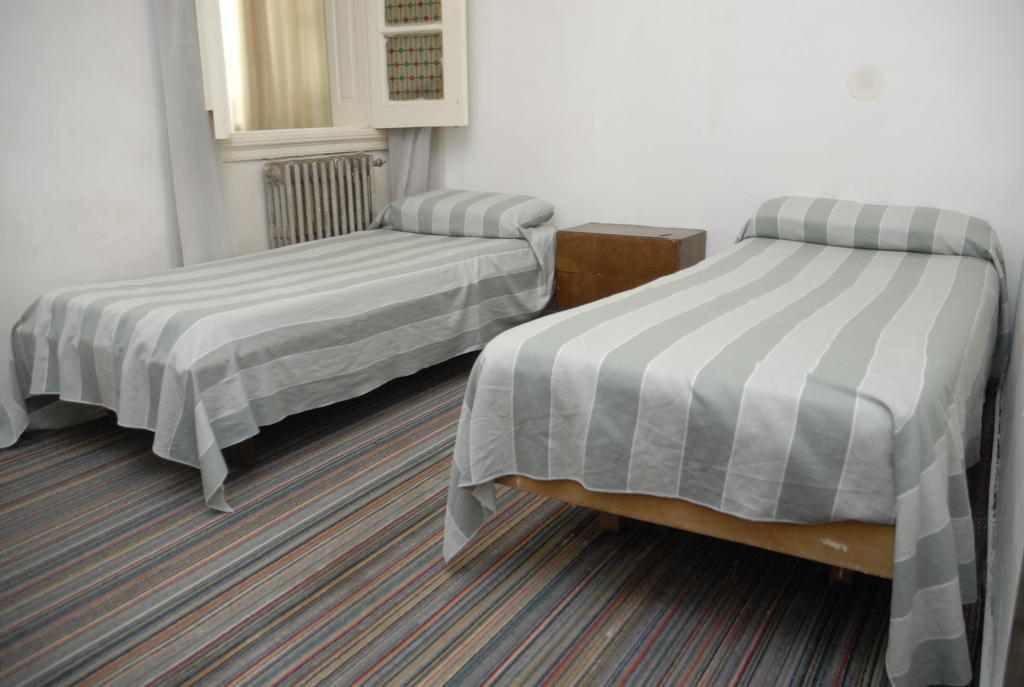 Hotel Aries Buenos Aires Quarto foto